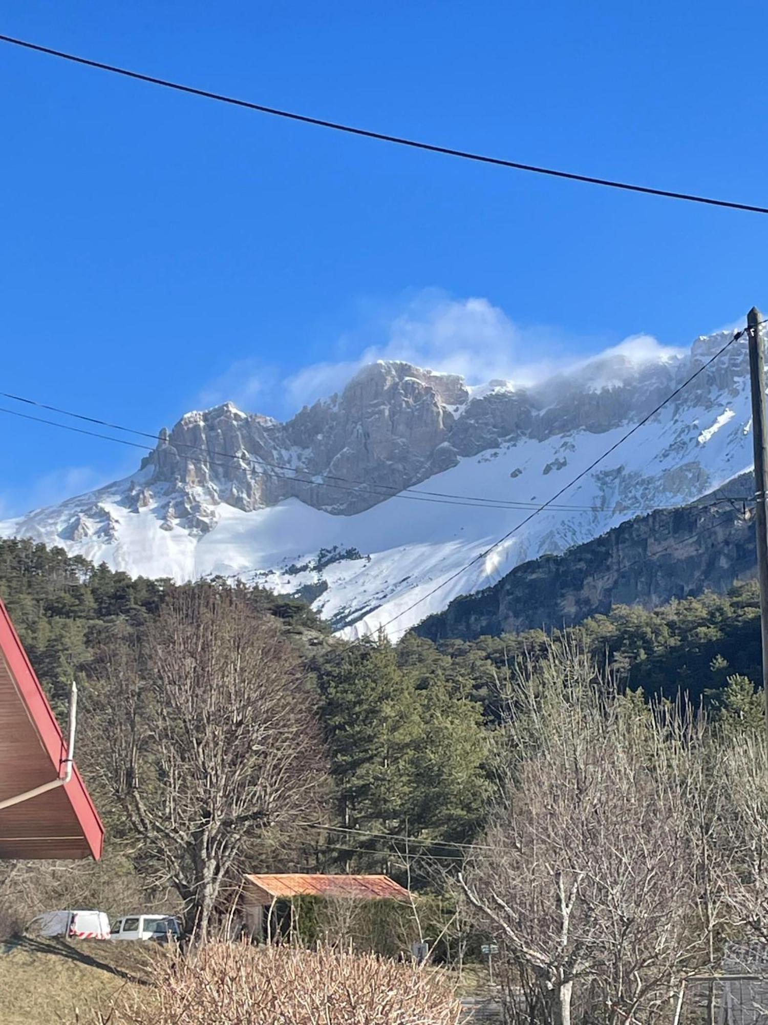 La Roulotte Chez Camille Ξενοδοχείο Veynes Εξωτερικό φωτογραφία